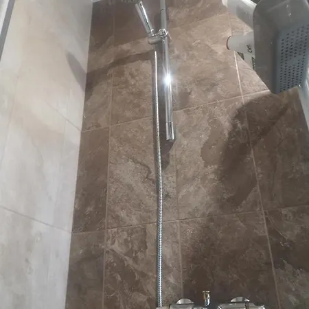 апартамент 9 Queen's View Apartment *
