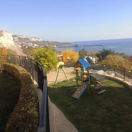 апартамент 9 Queen's View Apartment