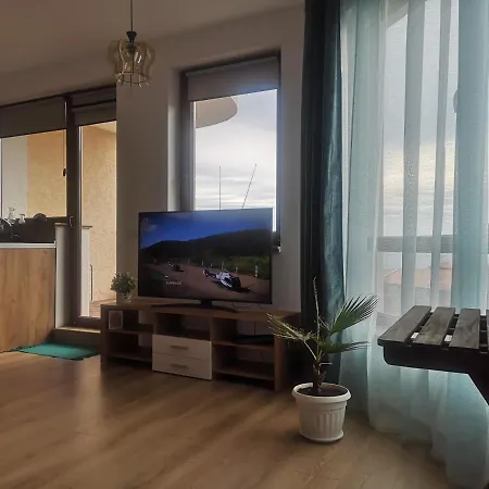 апартамент 9 Queen's View Apartment