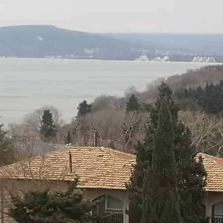 апартамент 9 Queen's View Apartment Balchik
